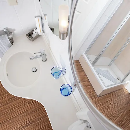 Schloesschen Sundische Wiese 3*