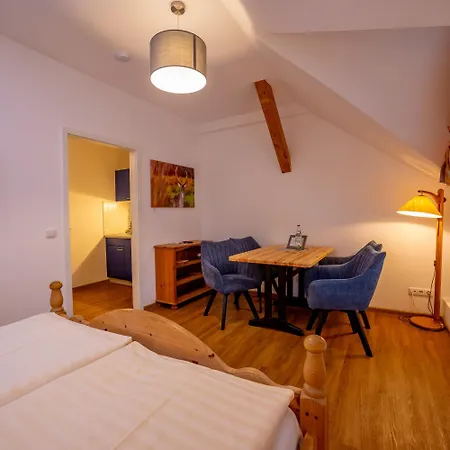 Schloesschen Sundische Wiese 3*