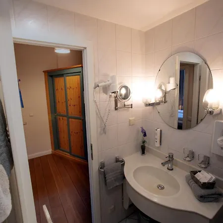 Schlösschen Sundische Wiese 3*