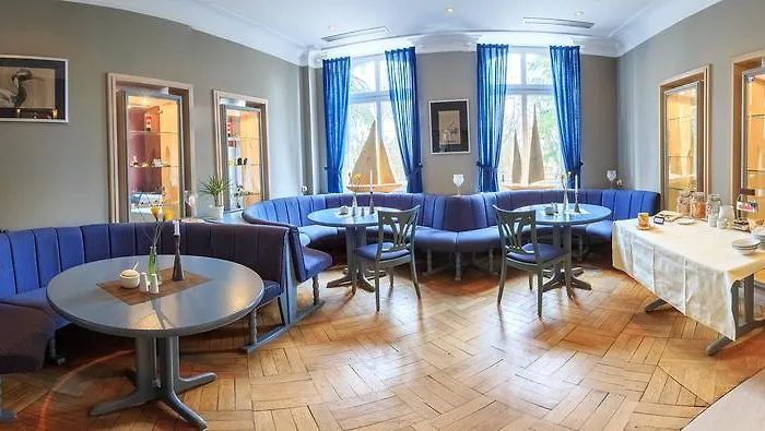 Schloesschen Sundische Wiese 3*